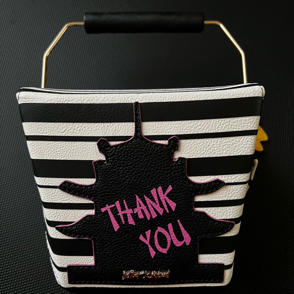 Betsey Johnson Kung Pow puse